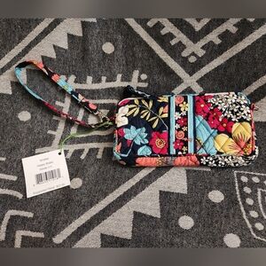 NWT Vera Bradley Floral Wristlet Wallet Happy Snails Pattern